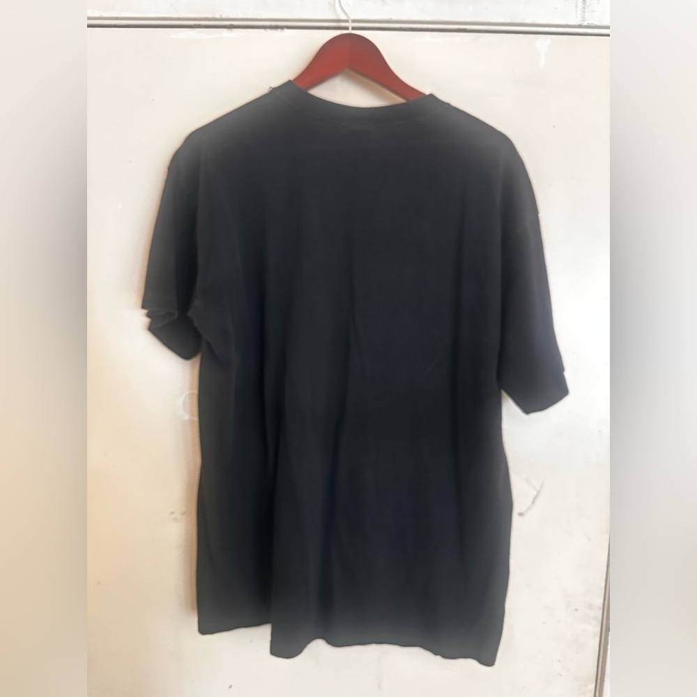 Mystère Black Graphic Tee - Picture 4 of 4